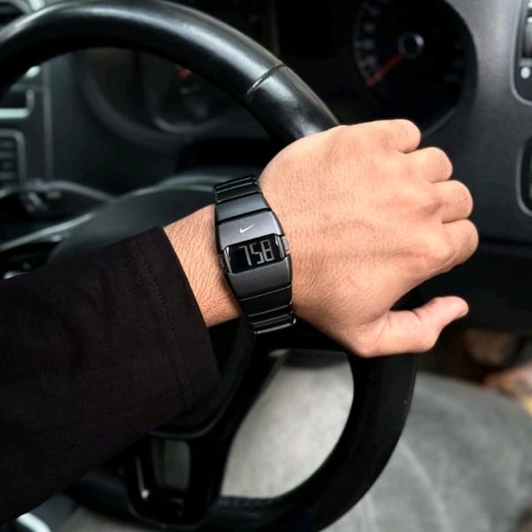 Nik_e Triax Digital All Black heavy quality