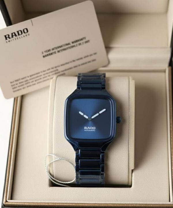 Rad_o True Square Quartz